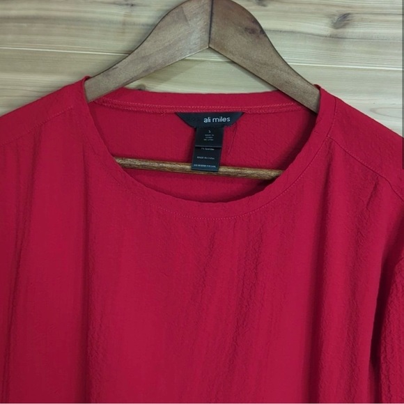 Stylish 3/4 Sleeve Top with Zipper Accents - Picture 2 of 9